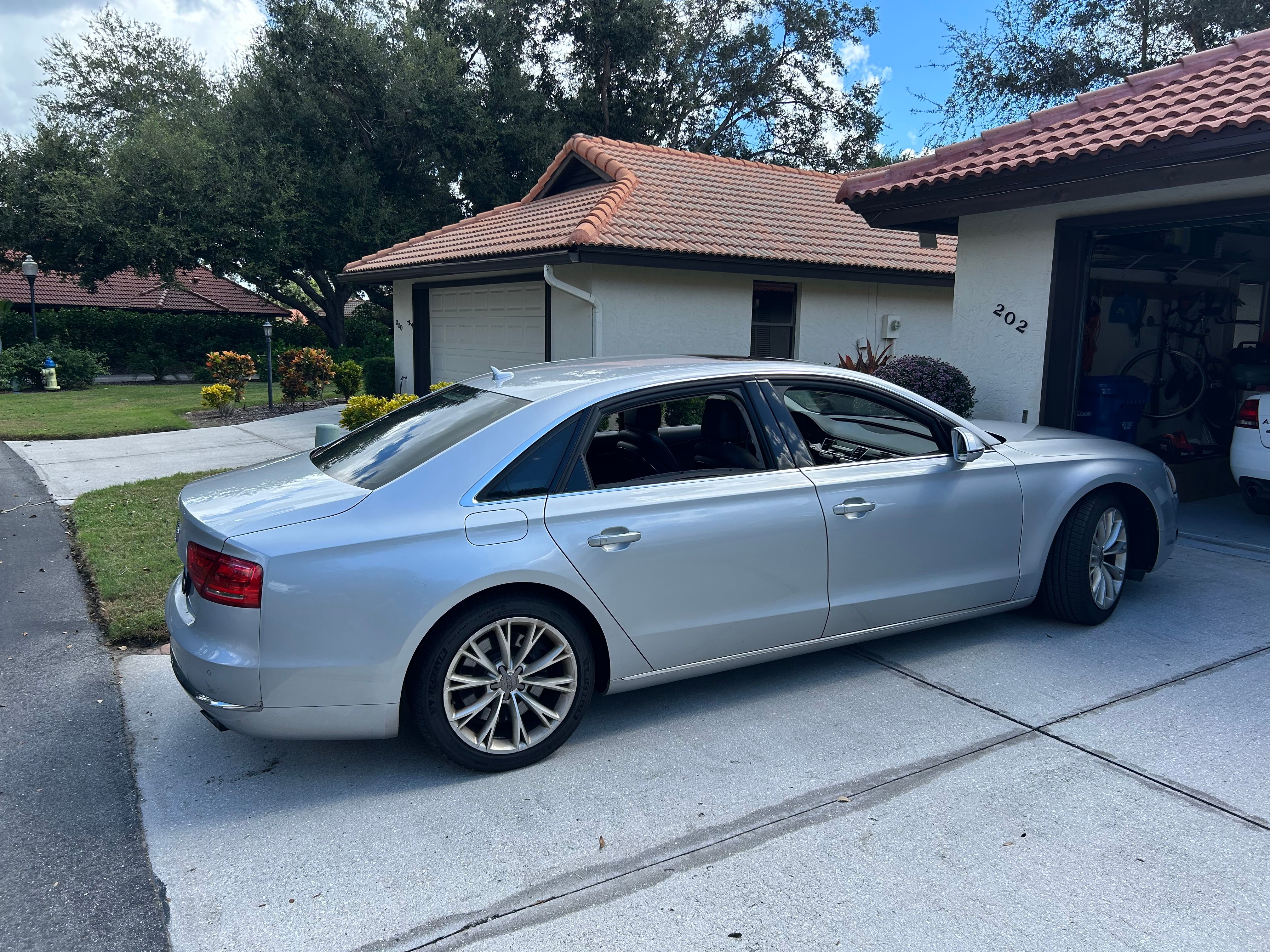 Used 2012 Audi A8 L 4.2 AWD/4WD image 2