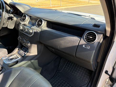 Used 2016 Land Rover LR4 HSE Silver Edition image 6
