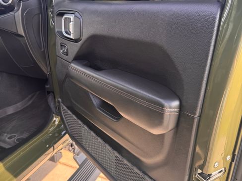 Used 2023 Jeep Wrangler Unlimited Rubicon 392 AWD/4WD image 15