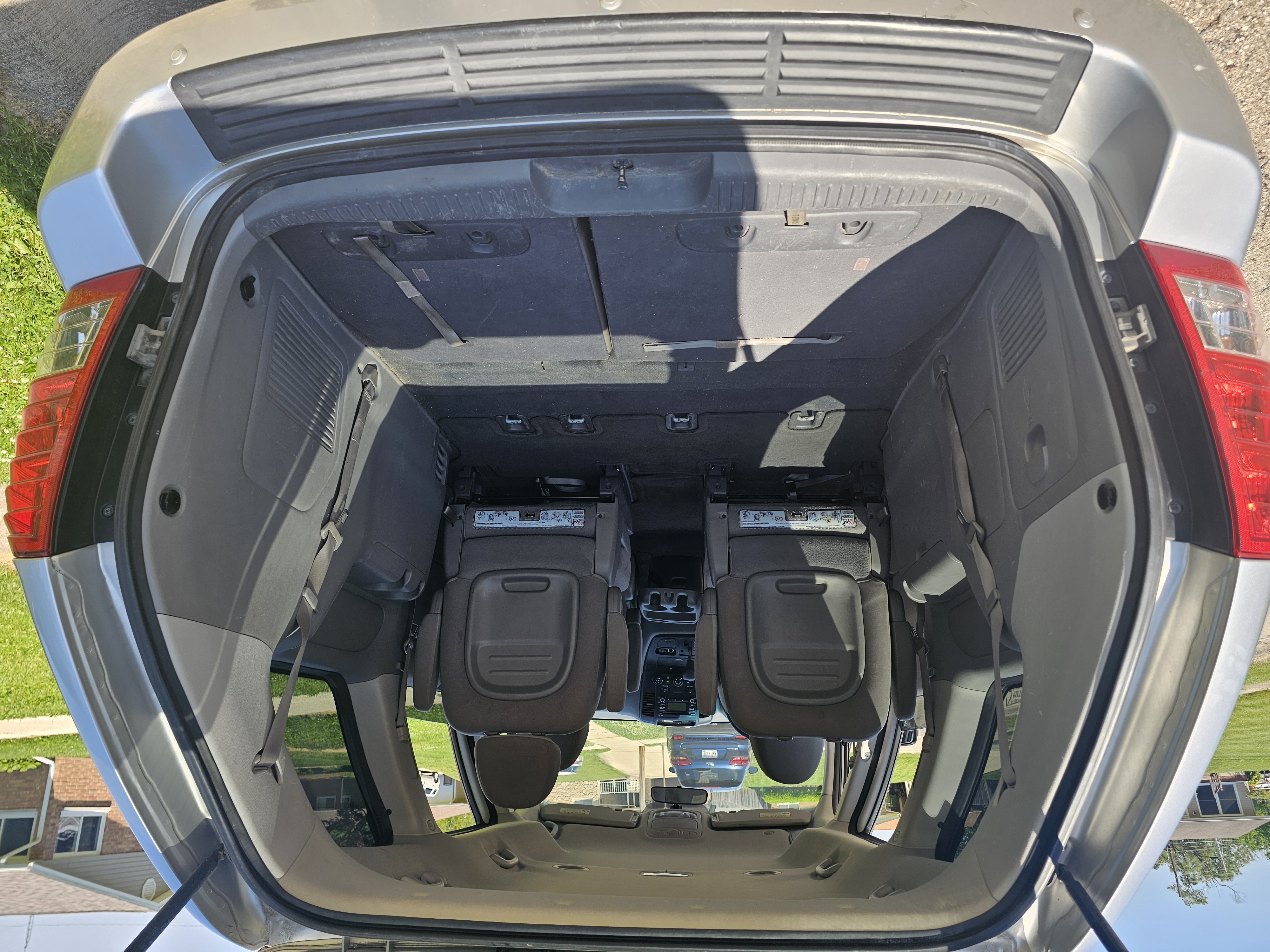 Used 2012 Kia Sedona LX FWD image 13