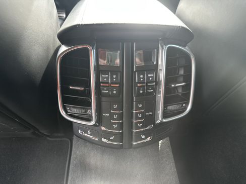 Used 2013 Porsche Cayenne Turbo w/ Sportdesign Pkg w/Side Skirts image 21