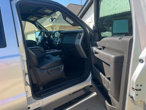 Used 2016 Ford F250 Lariat w/ Lariat Ultimate Package AWD/4WD image 9