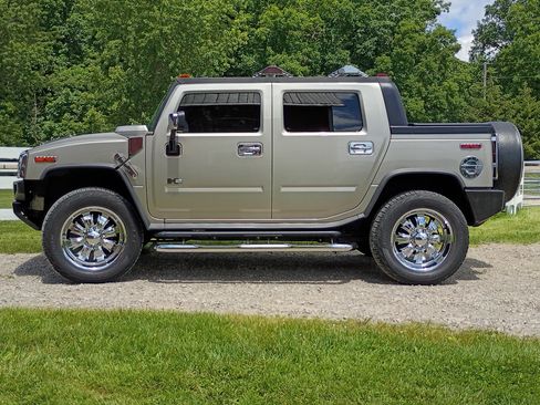 Used 2005 HUMMER H2 SUT w/ Preferred Equipment Group AWD/4WD image 8