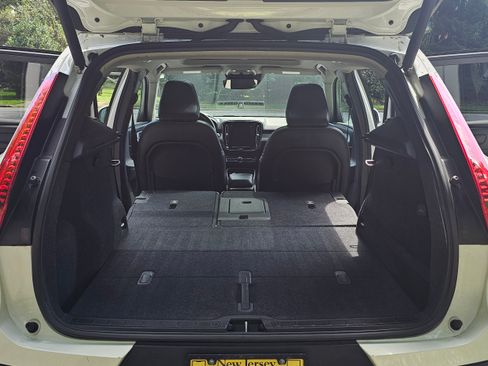 Used 2019 Volvo XC40 T5 Momentum AWD/4WD image 19