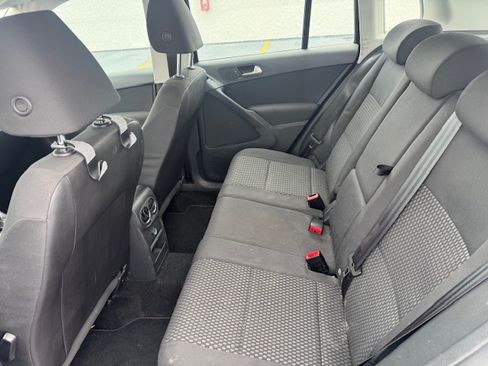 Used 2011 Volkswagen Tiguan S image 10
