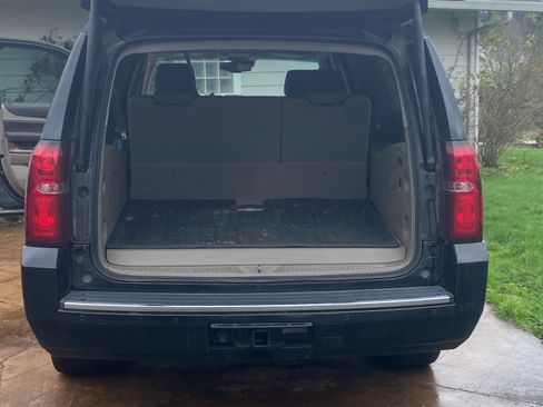 Used 2016 Chevrolet Suburban LTZ image 6