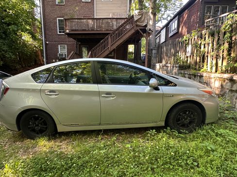Used 2013 Toyota Prius Four FWD image 11