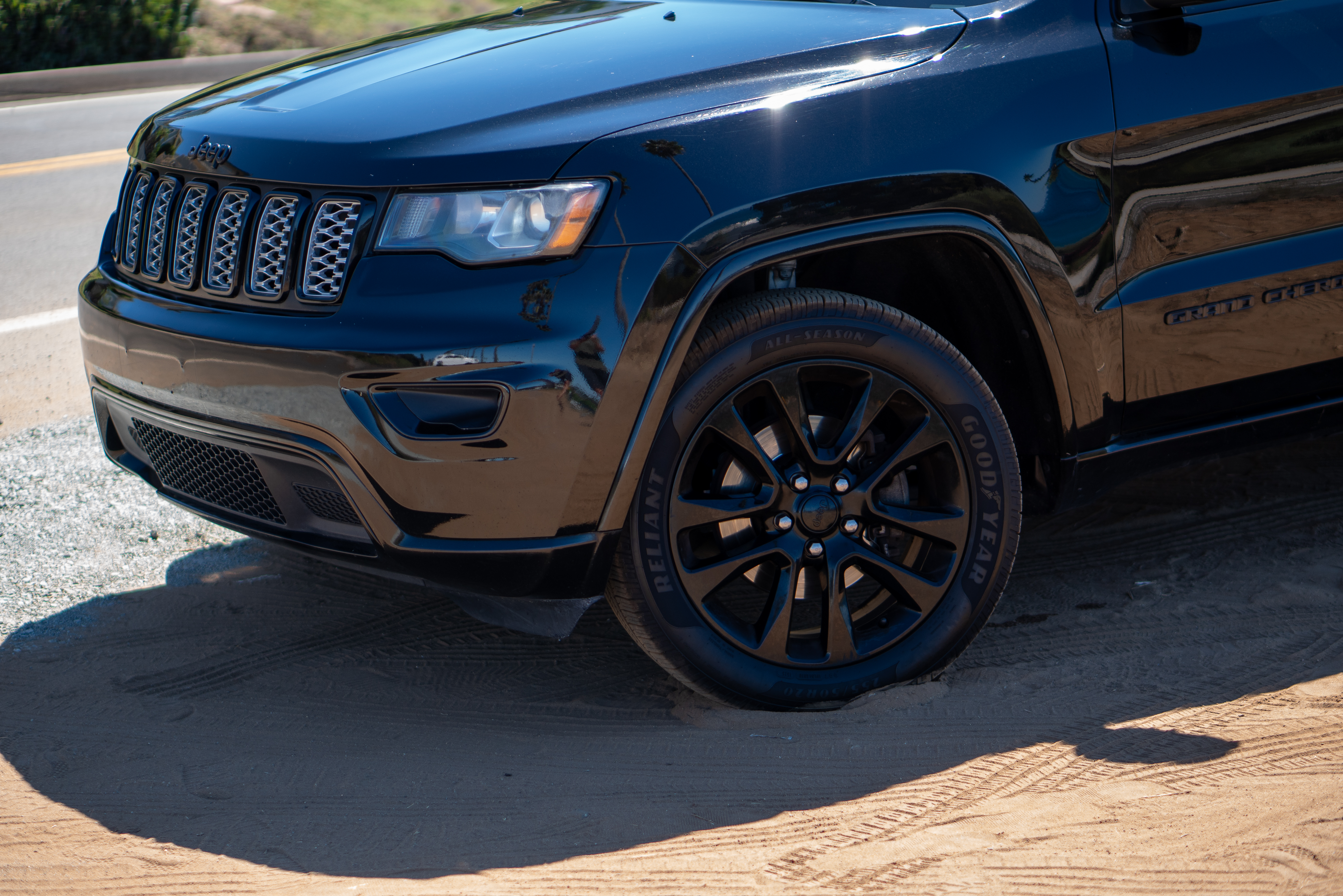 Used 2019 Jeep Grand Cherokee Altitude AWD/4WD image 5