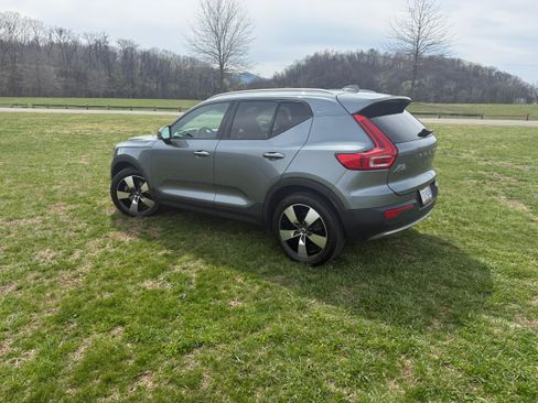 Used 2019 Volvo XC40 T5 Momentum image 6