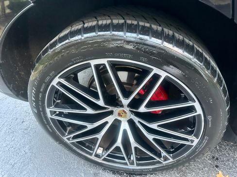 Used 2023 Porsche Macan image 15