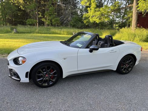 Used 2017 FIAT 124 Spider Abarth RWD image 20