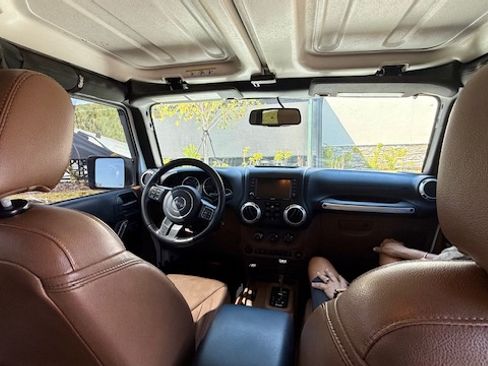 Used 2015 Jeep Wrangler Unlimited Sahara w/ Connectivity Group image 15