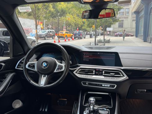 Used 2019 BMW X5 xDrive50i w/ M Sport Package image 15