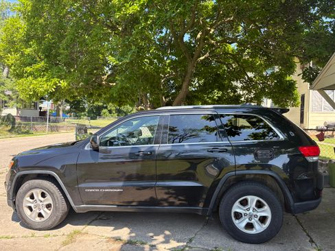 Used 2015 Jeep Grand Cherokee Laredo w/ Quick Order Package 23E AWD/4WD image 1