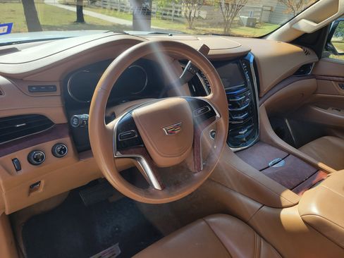 Used 2016 Cadillac Escalade ESV Platinum image 11