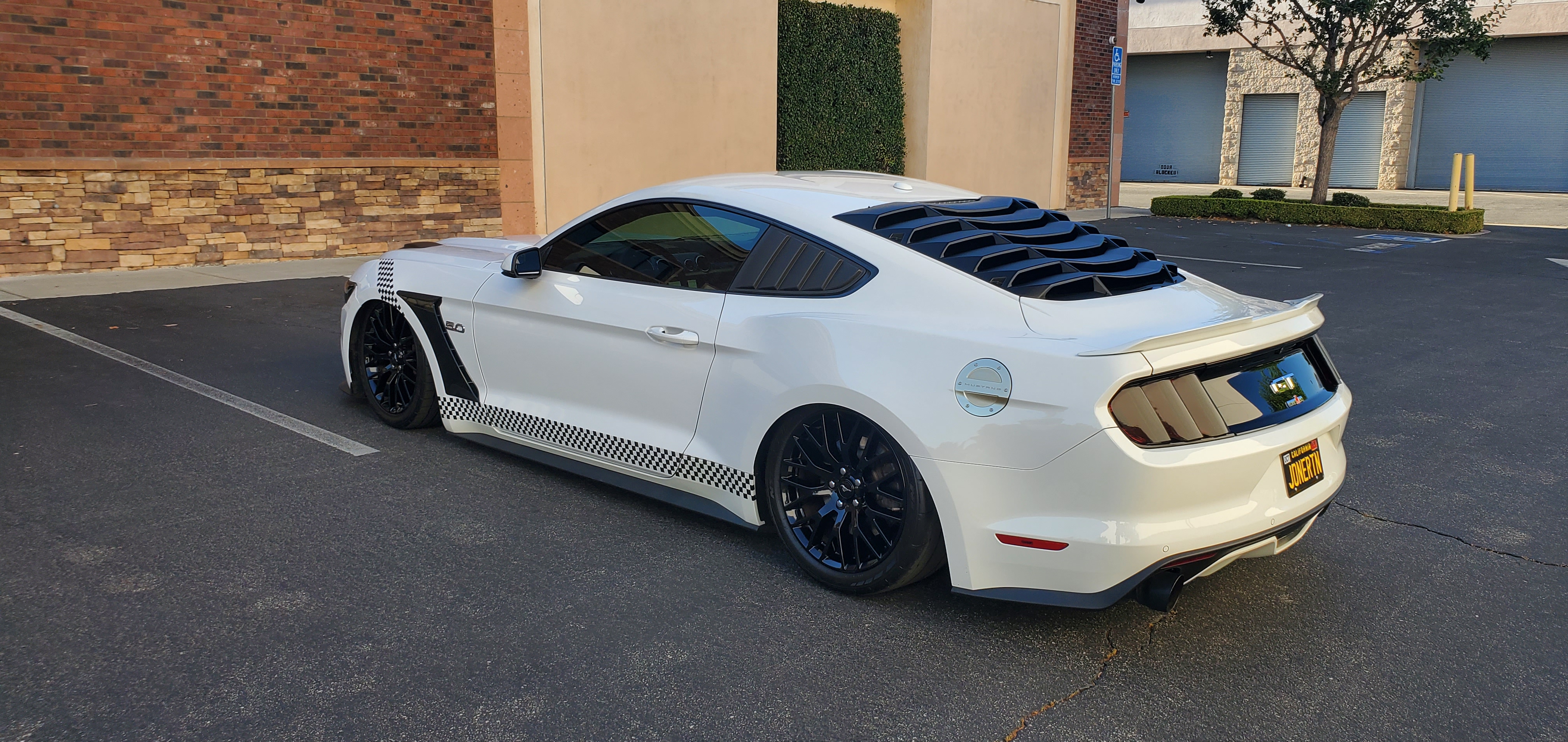 Used 2017 Ford Mustang GT Premium w/ GT Performance Package RWD image 5
