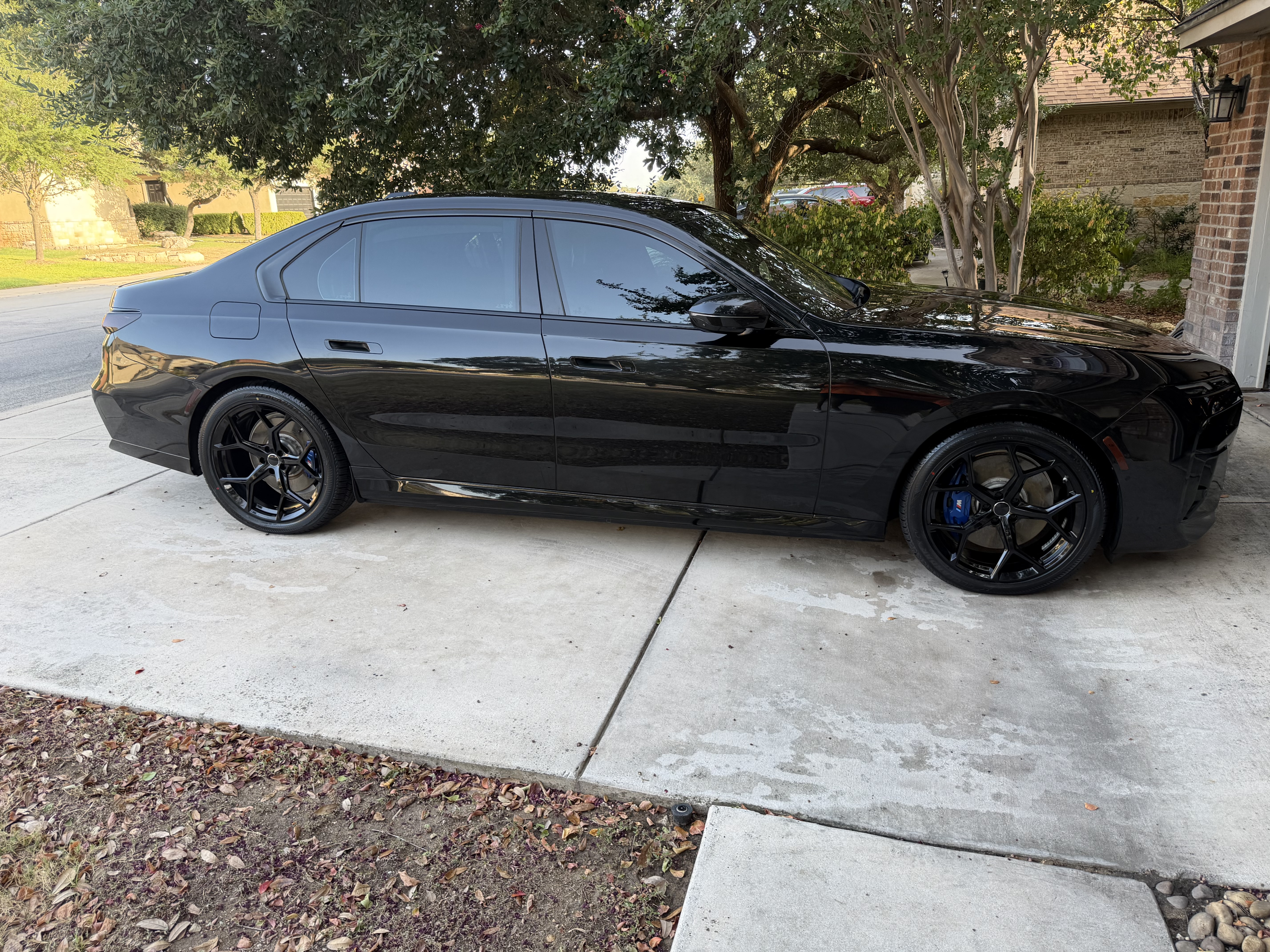Used 2023 BMW i7 xDrive60 AWD/4WD image 1