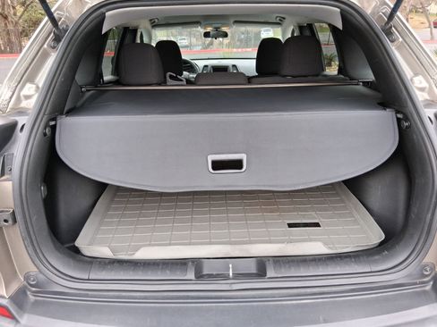 Used 2019 Jeep Cherokee Latitude w/ Popular Appearance Group image 16