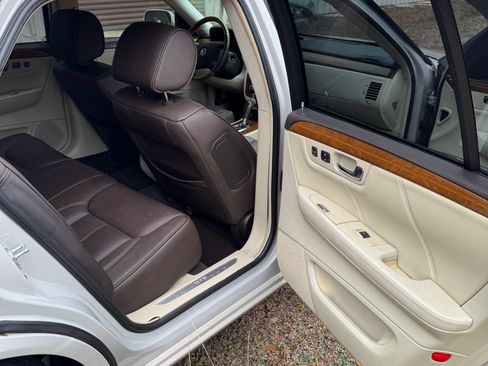 Used 2008 Cadillac DTS Performance w/ Platinum Edition image 10