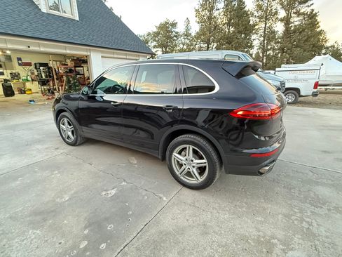 Used 2015 Porsche Cayenne S image 2