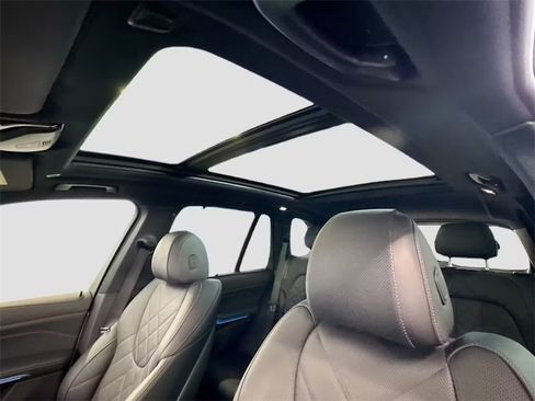 Used 2023 BMW X5 xDrive45e image 12