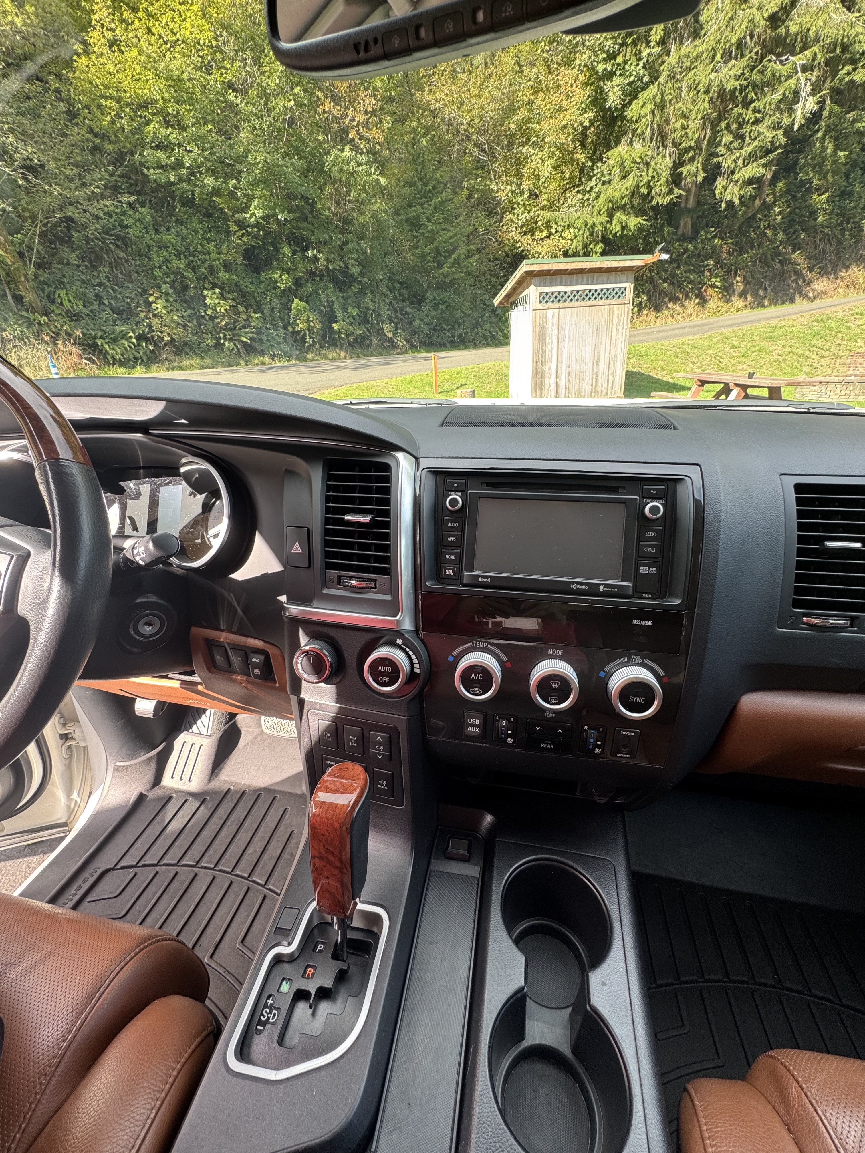 Used 2018 Toyota Sequoia Platinum AWD/4WD image 9