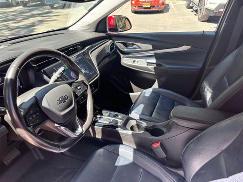 Used 2022 Chevrolet Bolt EUV LT w/ Convenience Package FWD image 8