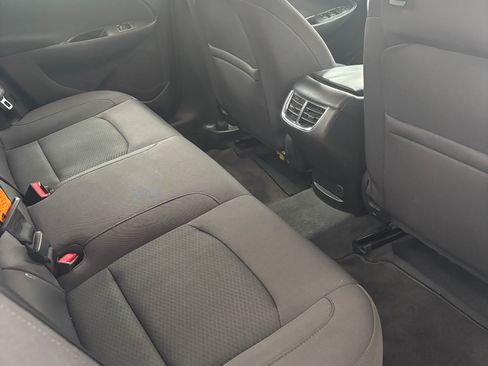 Used 2017 Chevrolet Malibu LT image 10