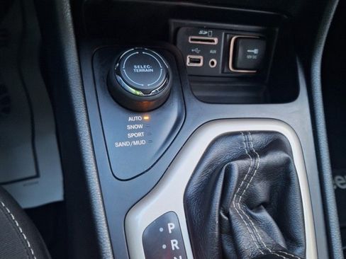 Used 2014 Jeep Cherokee Latitude w/ Comfort/Convenience Group image 8