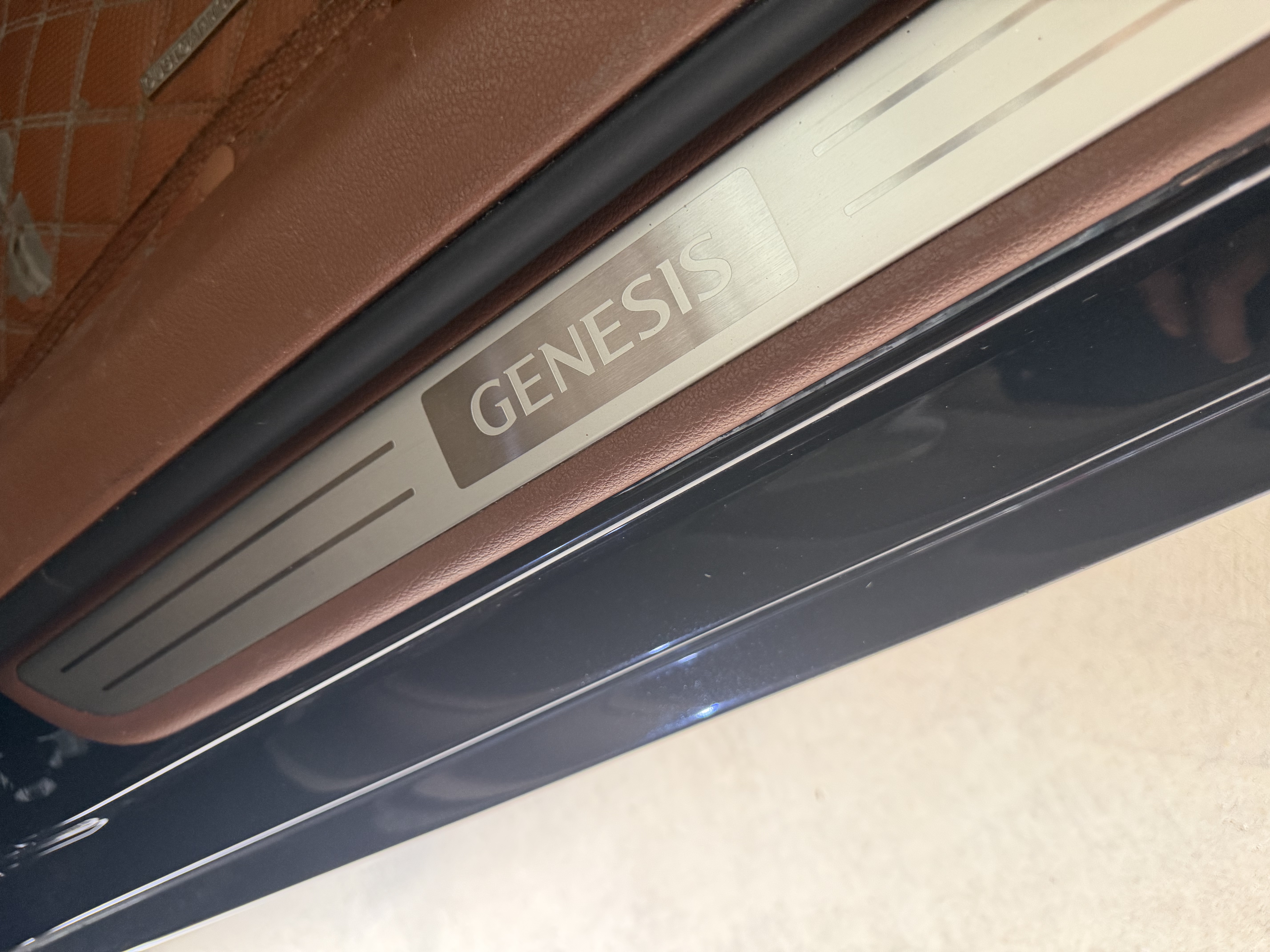 Used 2022 Genesis G90 3.3T Premium RWD image 14