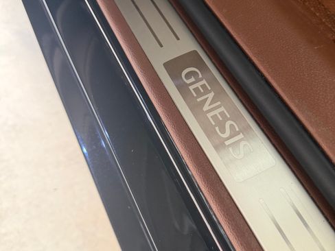 Used 2022 Genesis G90 3.3T Premium RWD image 14