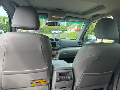 Used 2010 Toyota Highlander Limited AWD/4WD image 11