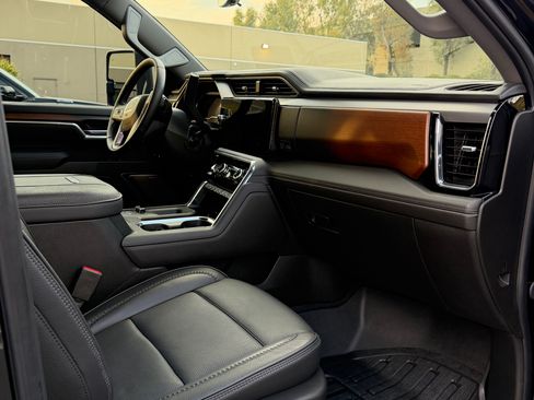 Used 2025 GMC Sierra 2500 Denali w/ Technology Package image 13