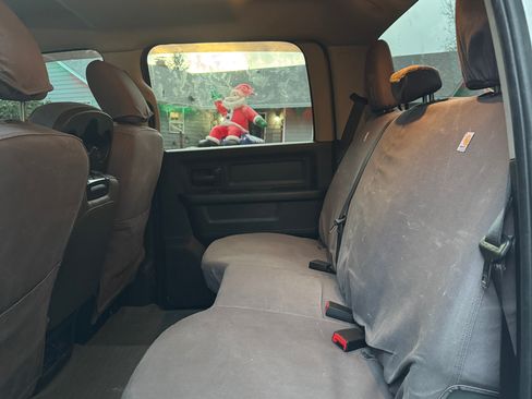 Used 2018 RAM 3500 Tradesman w/ Chrome Appearance Group image 17