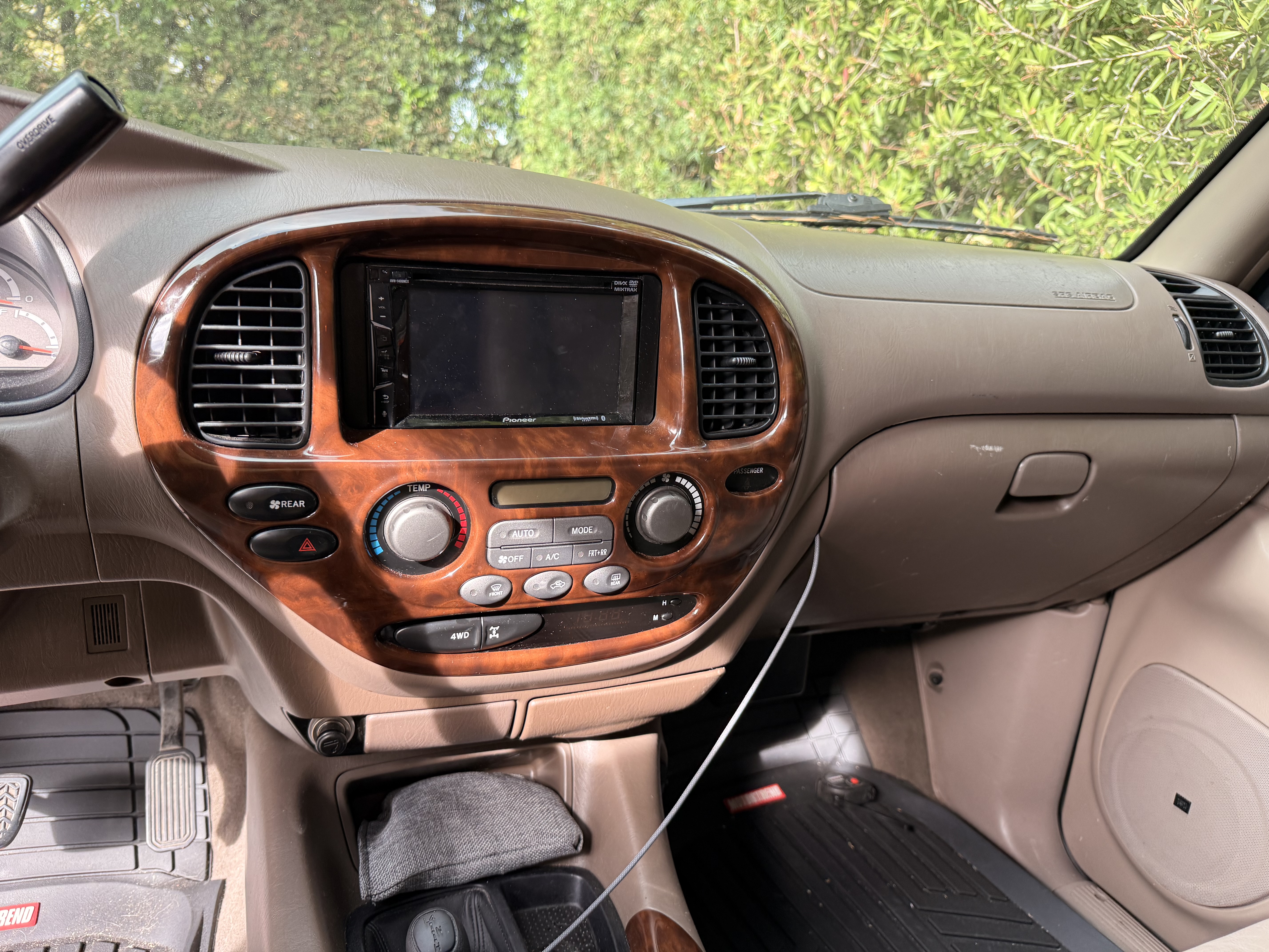 Used 2004 Toyota Sequoia Limited AWD/4WD image 11