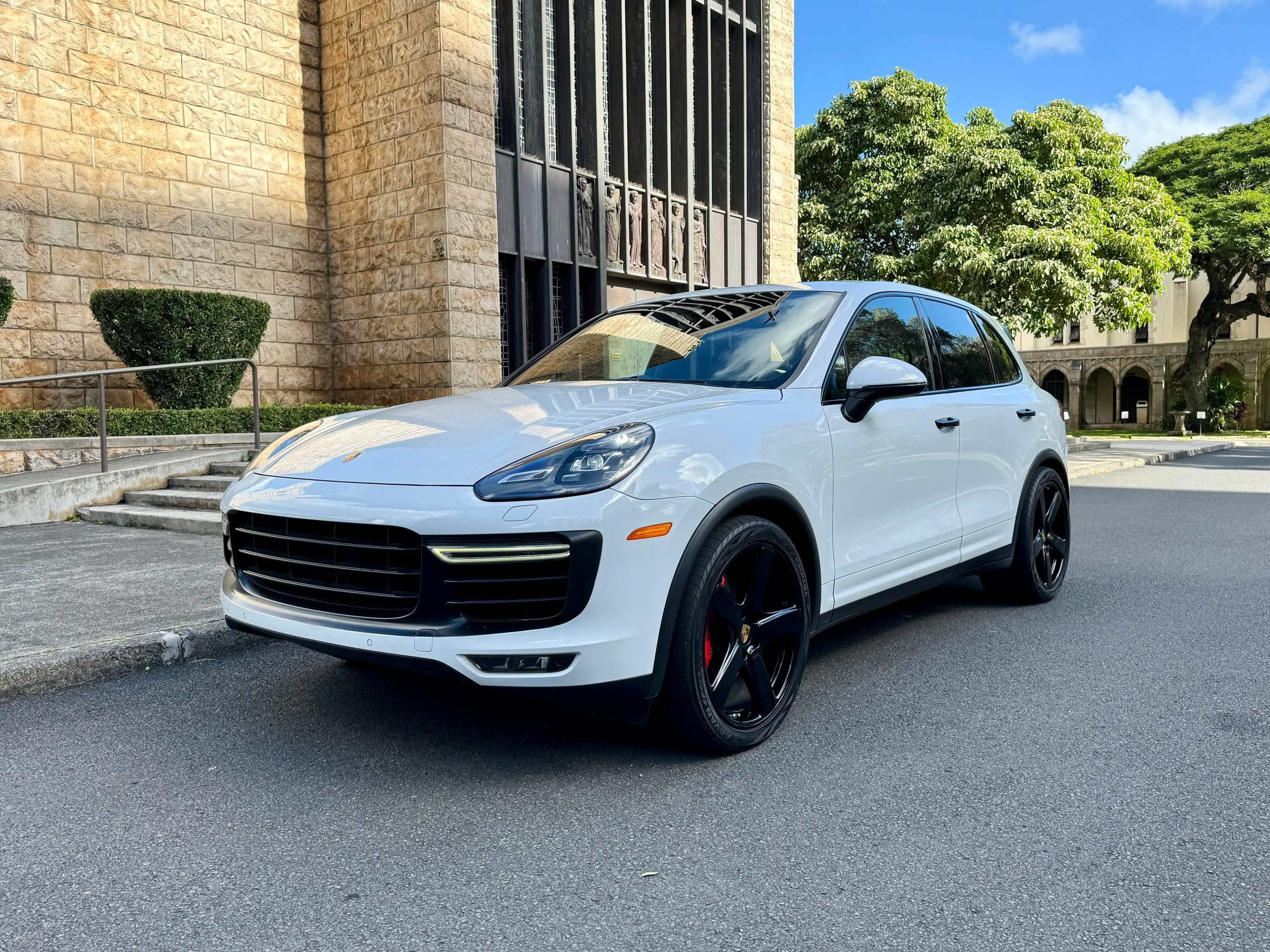 Used 2015 Porsche Cayenne Turbo AWD/4WD image 1