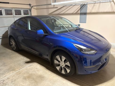 Used 2023 Tesla Model Y Long Range image 6