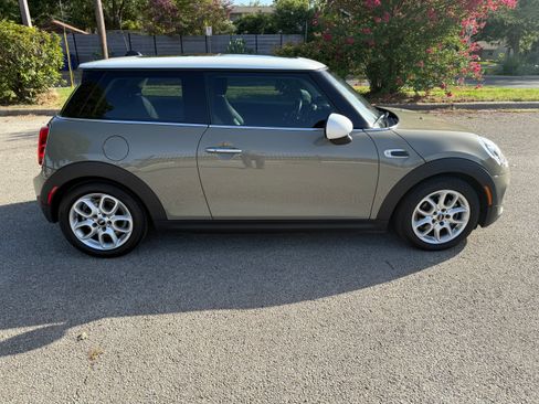 Used 2019 MINI Cooper 2-Door Hardtop w/ Signature Upholstery Package image 2