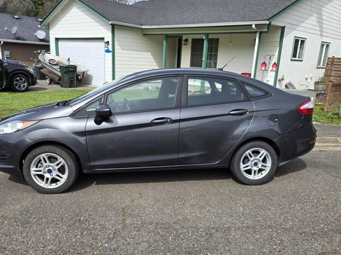 Used 2019 Ford Fiesta SE image 1