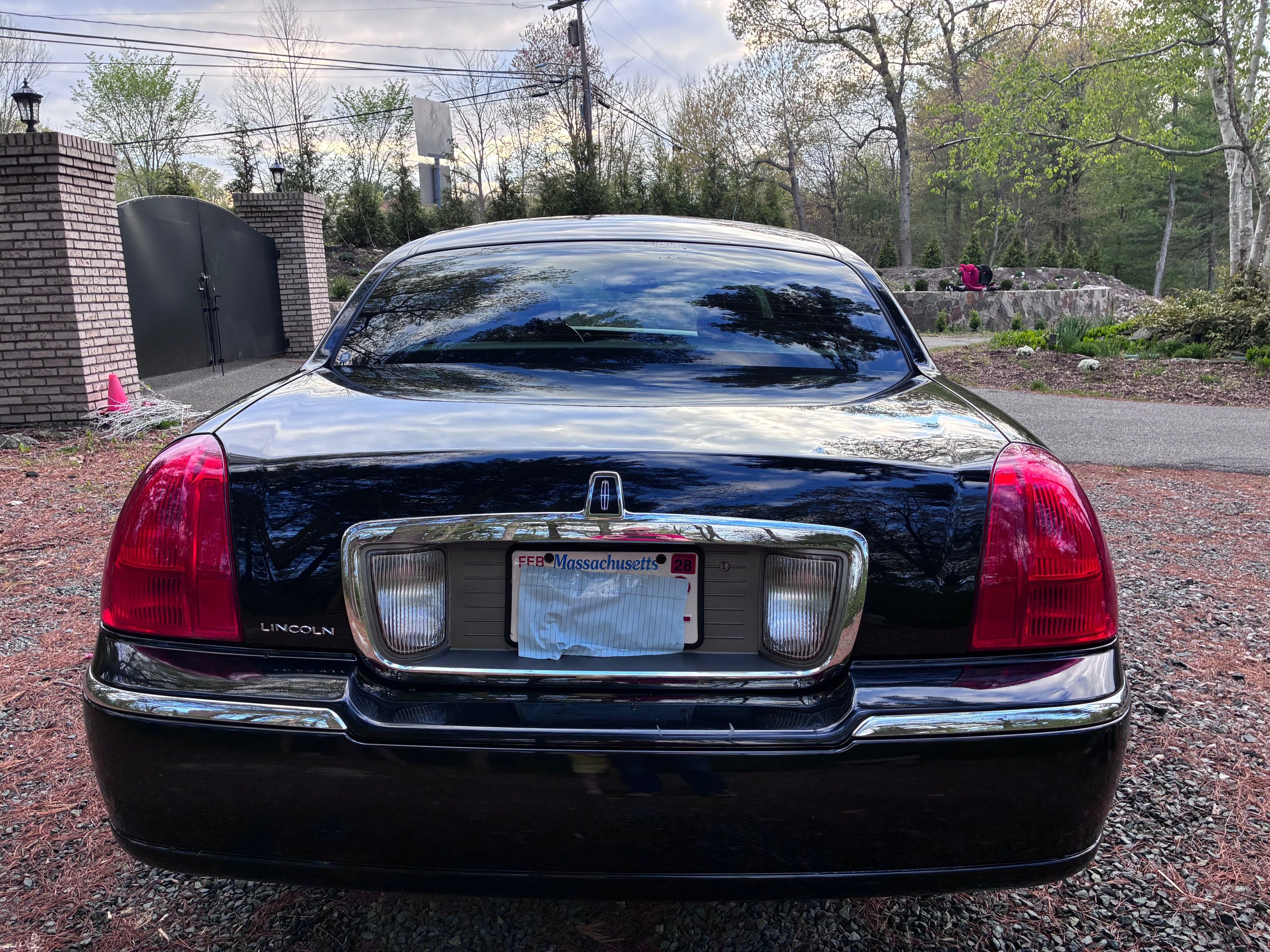 Used 2006 Lincoln Town Car Designer Series RWD image 4