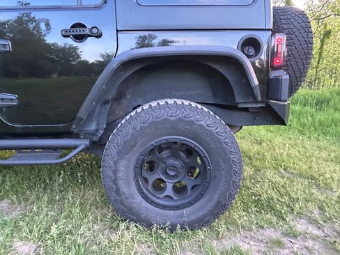 Used 2015 Jeep Wrangler Unlimited Sport w/ Quick Order Package 24S AWD/4WD image 12