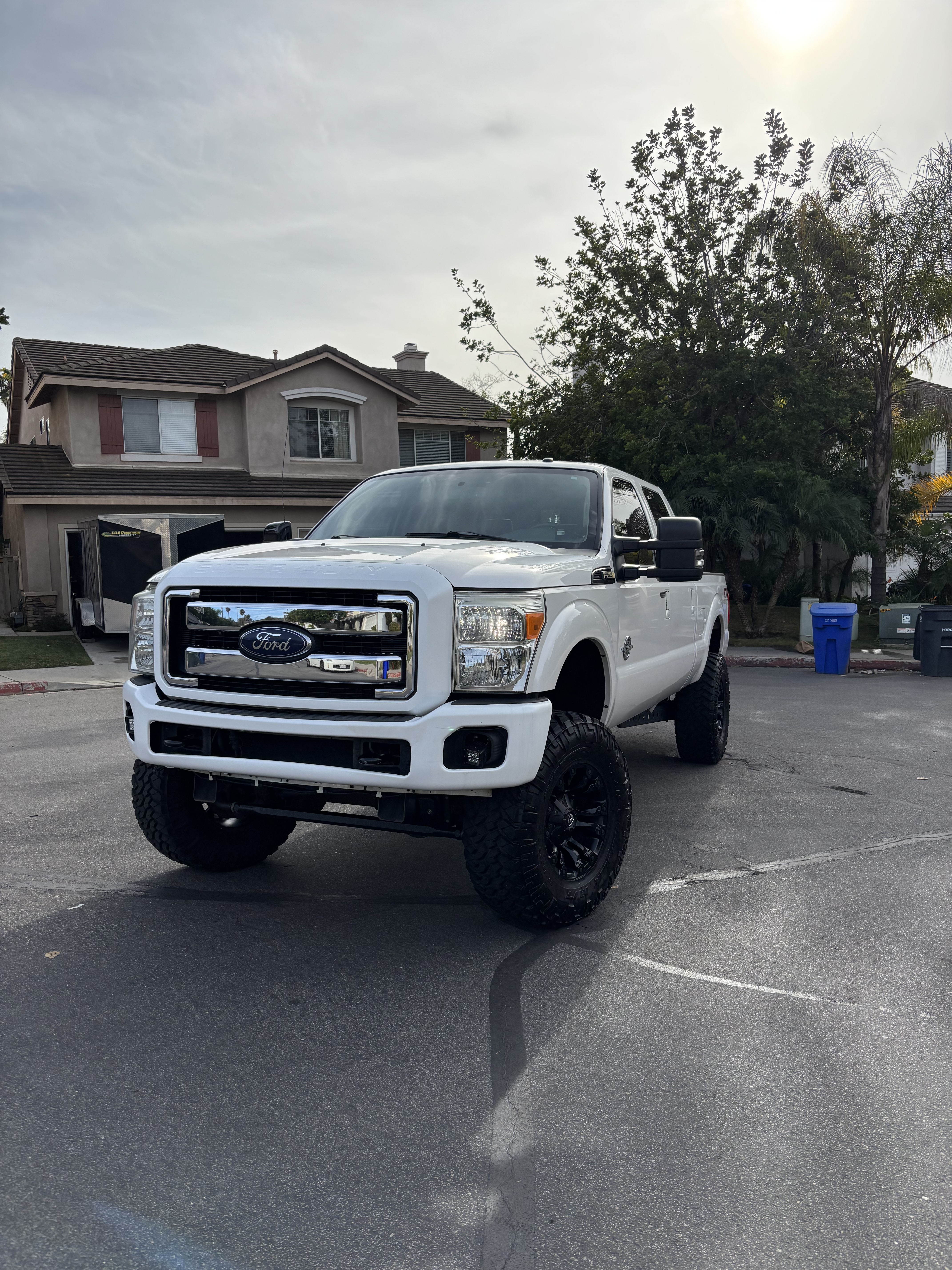 Used 2014 Ford F250 Lariat w/ FX4 Off-Road Package AWD/4WD image 1