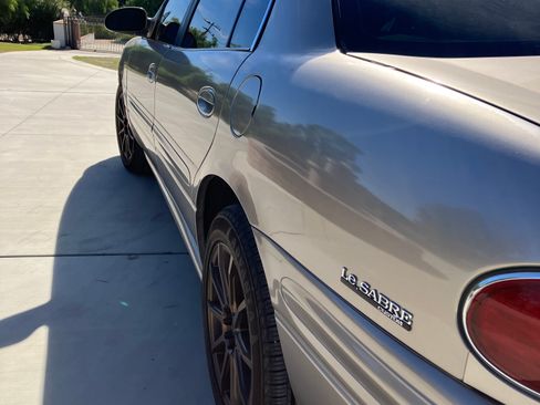 Used 2001 Buick Le Sabre Custom w/ Luxury Pkg image 2