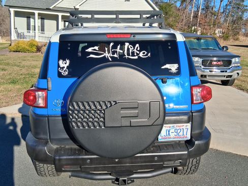 Used 2007 Toyota FJ Cruiser 4WD image 2