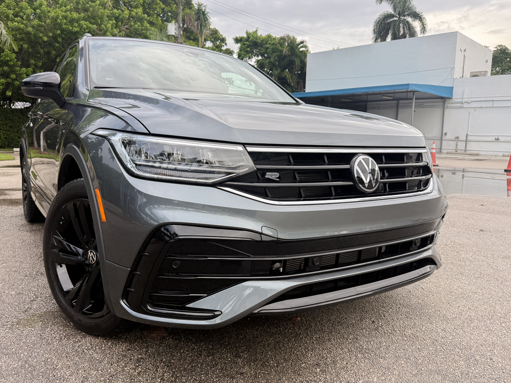 Used 2024 Volkswagen Tiguan SE R-Line FWD image 9