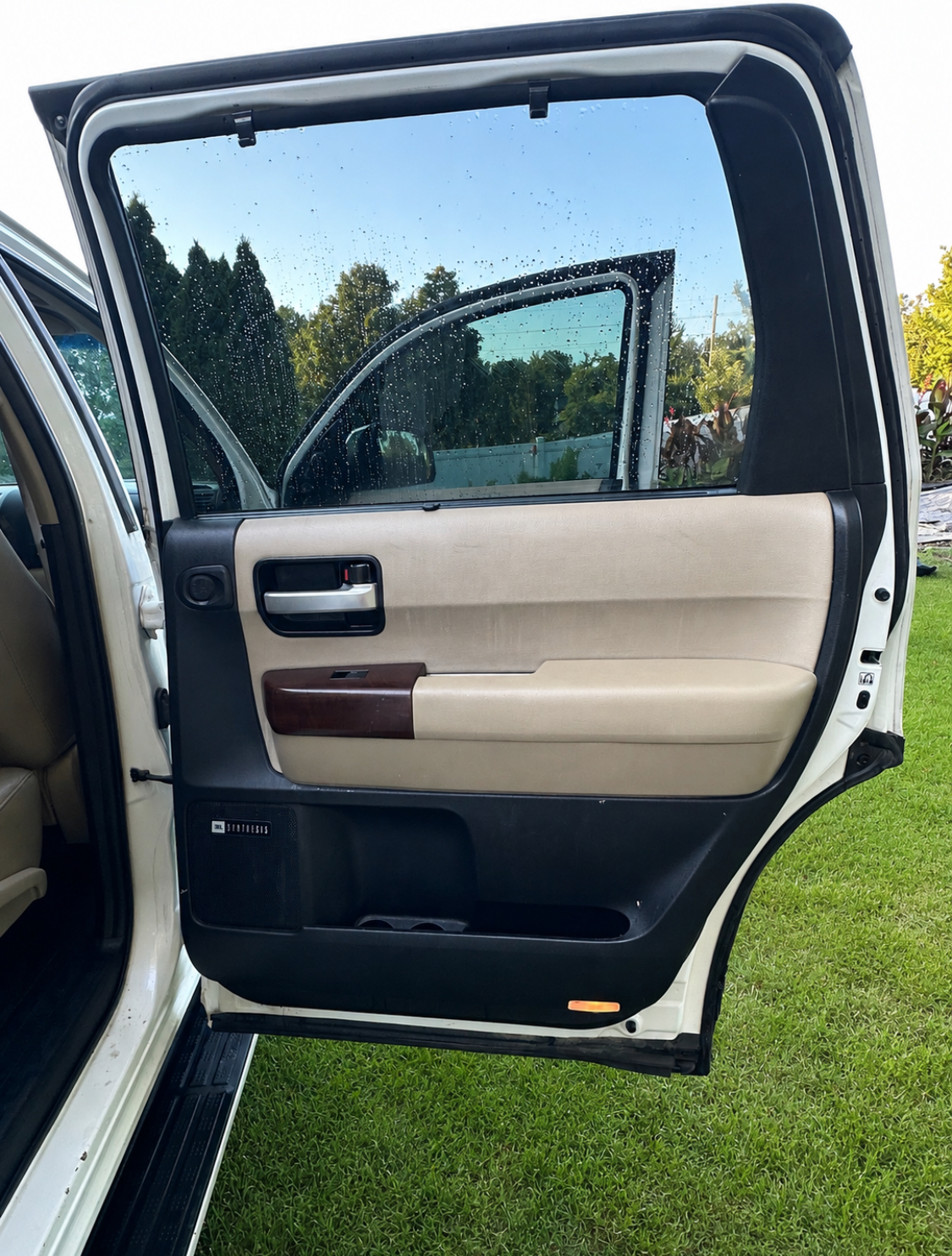 Used 2014 Toyota Sequoia Platinum AWD/4WD image 19