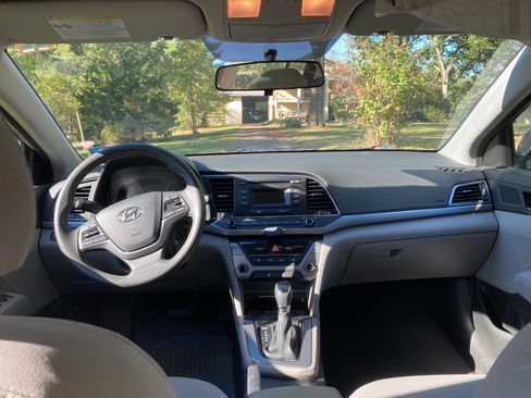 Used 2018 Hyundai Elantra SE image 8