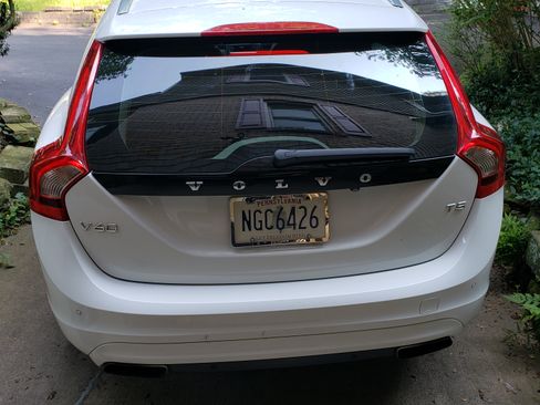 Used 2015 Volvo V60 T5 Premier w/ Convenience Package FWD image 4