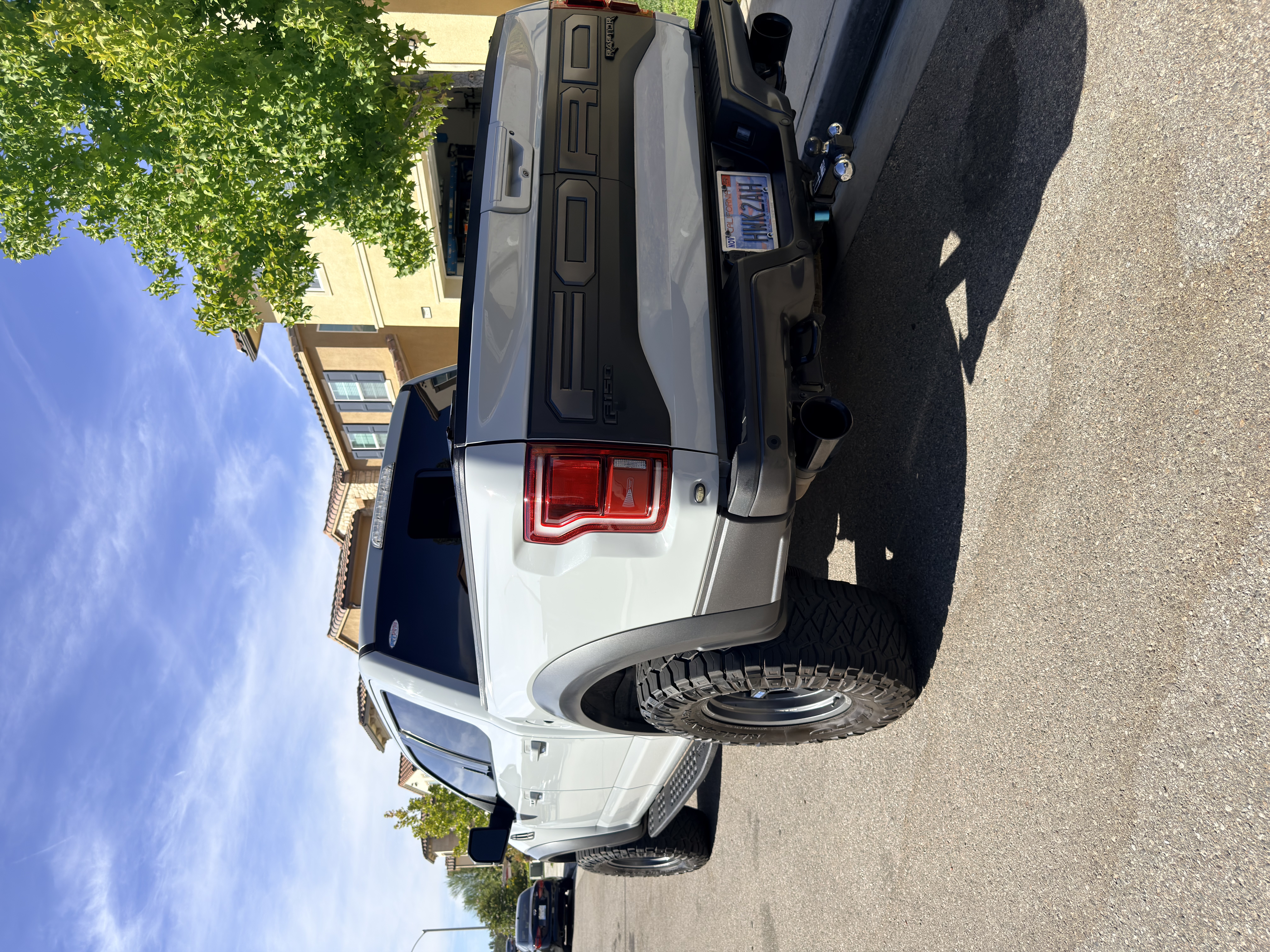 Used 2017 Ford F150 Raptor w/ Equipment Group 802A Luxury AWD/4WD image 23