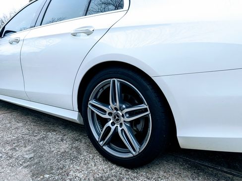 Used 2018 Mercedes-Benz E 300 image 13